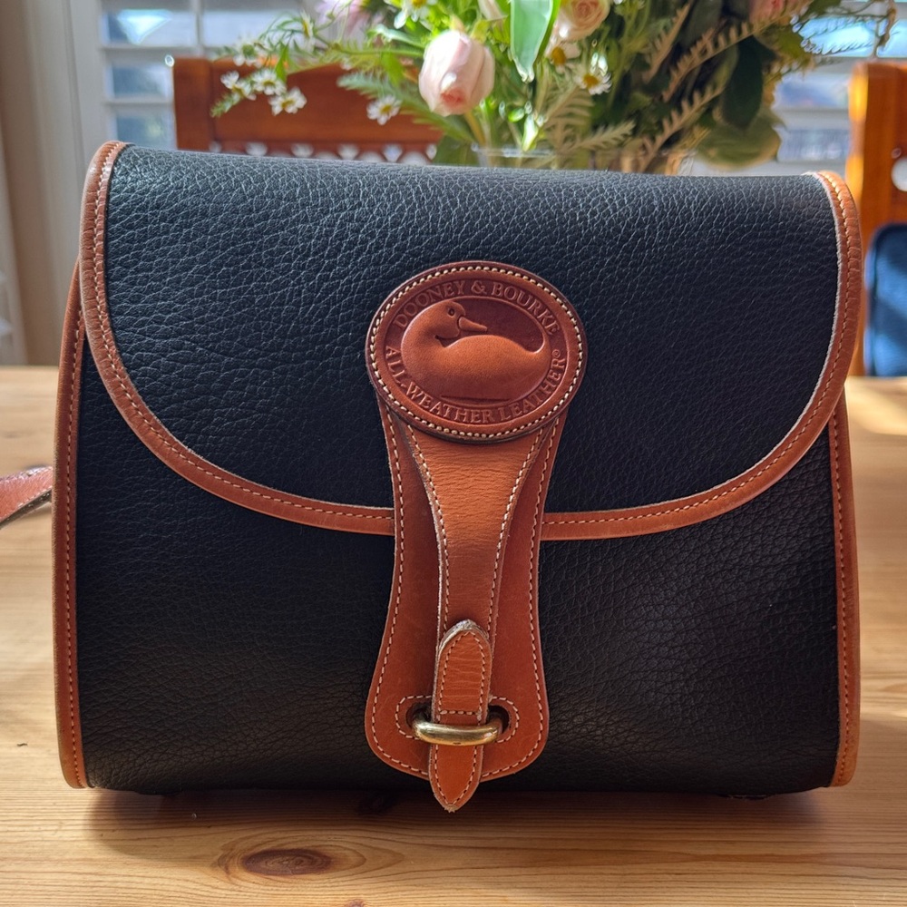 Dooney & Bourke Black and Tan Leather Crossbody Bag Vintage. Very good condition